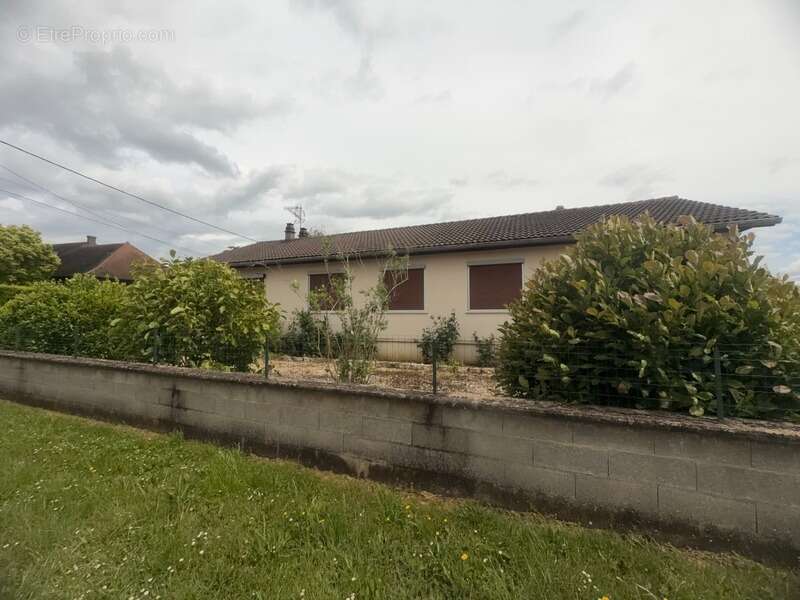 À vendre maison plain-pied 4 chambres à GEVRY (39) – Proche Dole – Grand terrain – Beau potentiel - photo 6