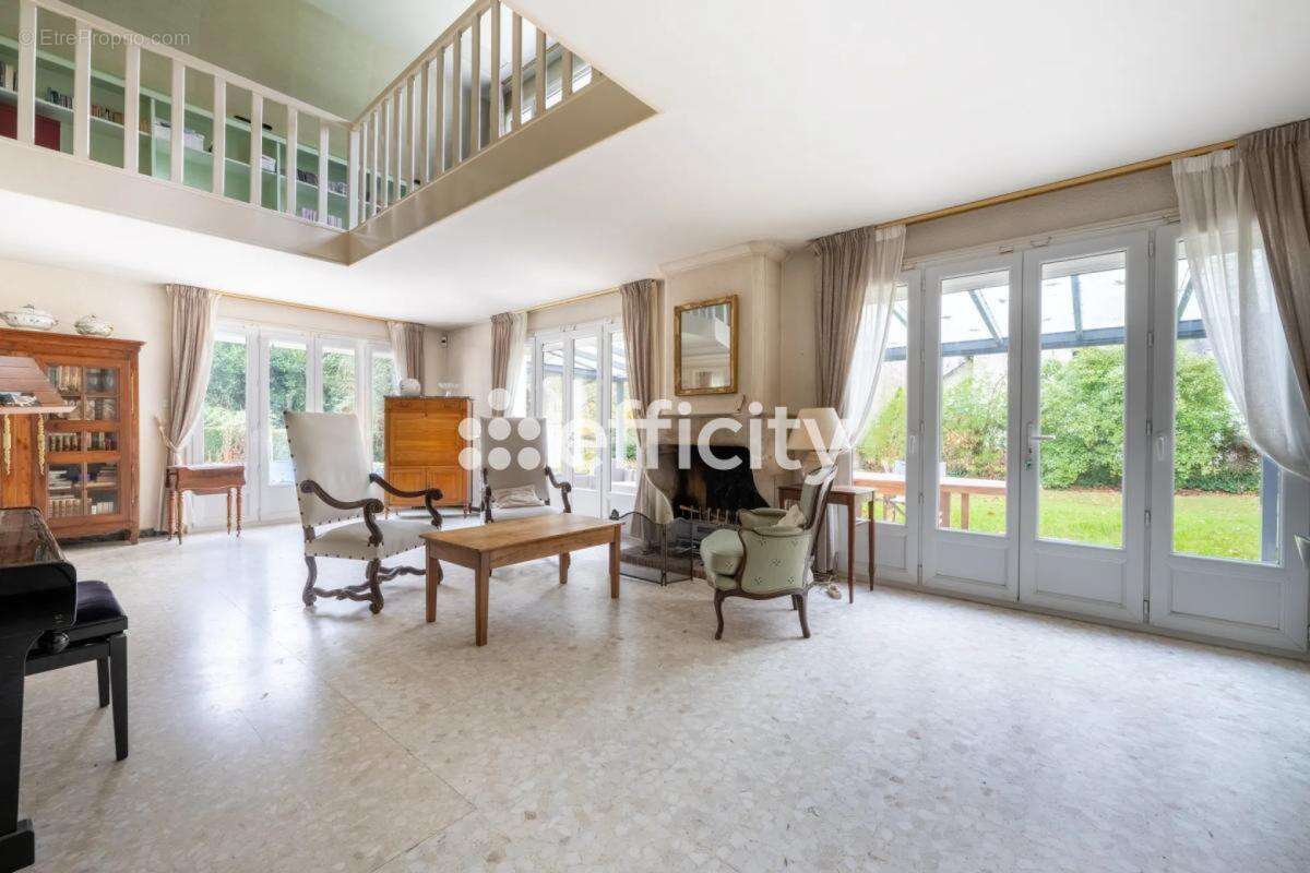 Maison à DAMPIERRE-EN-YVELINES