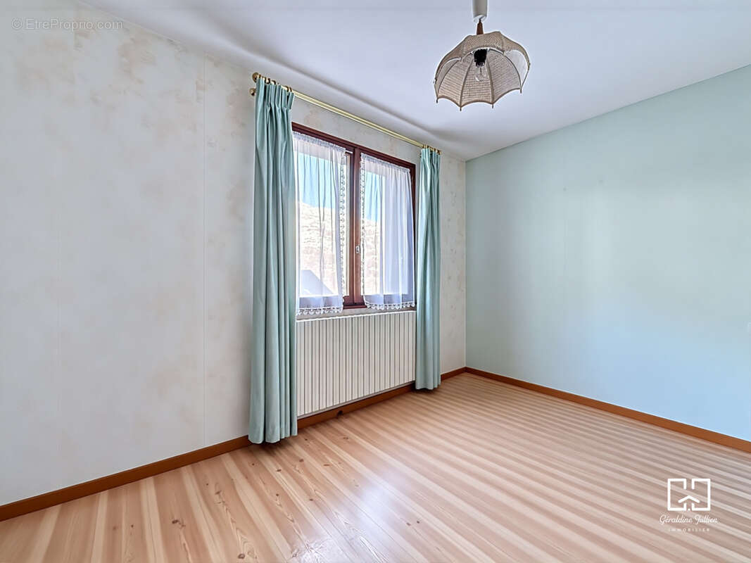 Maison à VILLAR-SAINT-PANCRACE