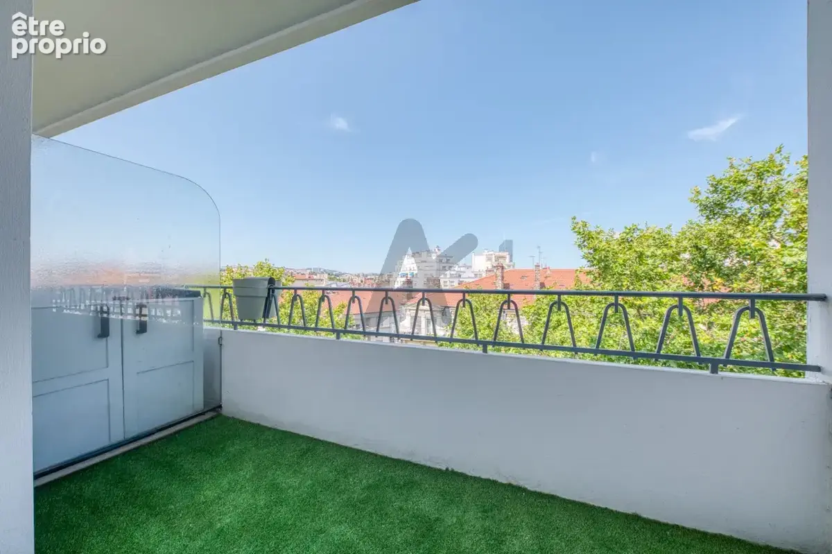 Appartement de 110 m2 en étage élevé avec une vue dégagée et un garage - photo 4
