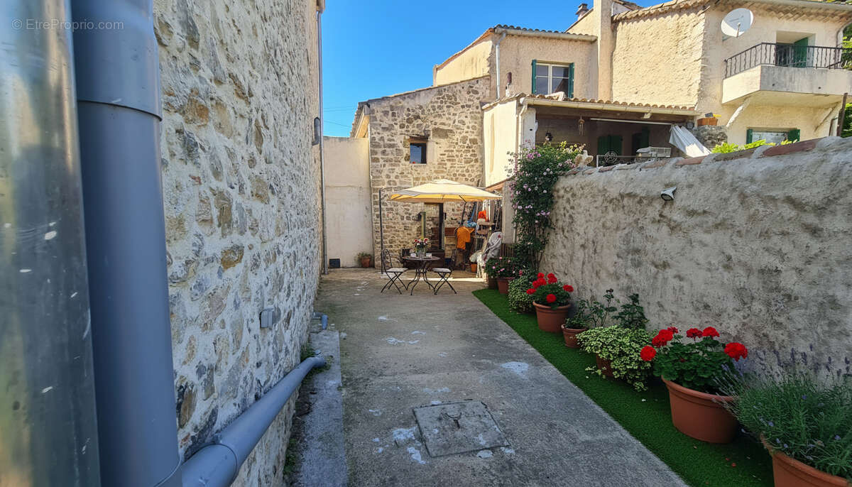 TORNAC , Maison en pierres de 10 pièces  de 232 M2 dans un quartier calme.   Proche d'Anduze - photo 6