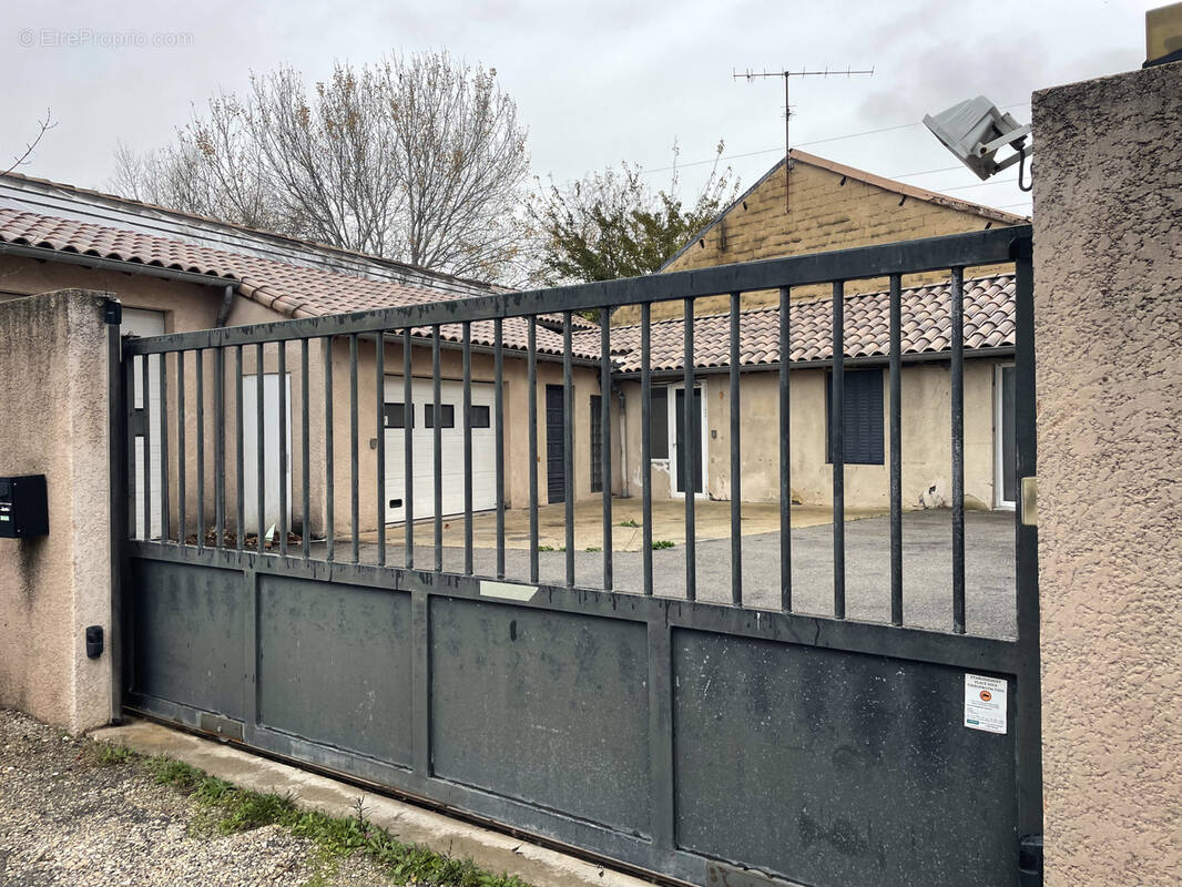 Commerce à LE PONTET