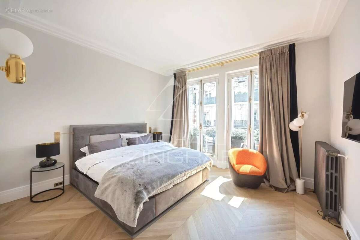 Appartement à PARIS-8E