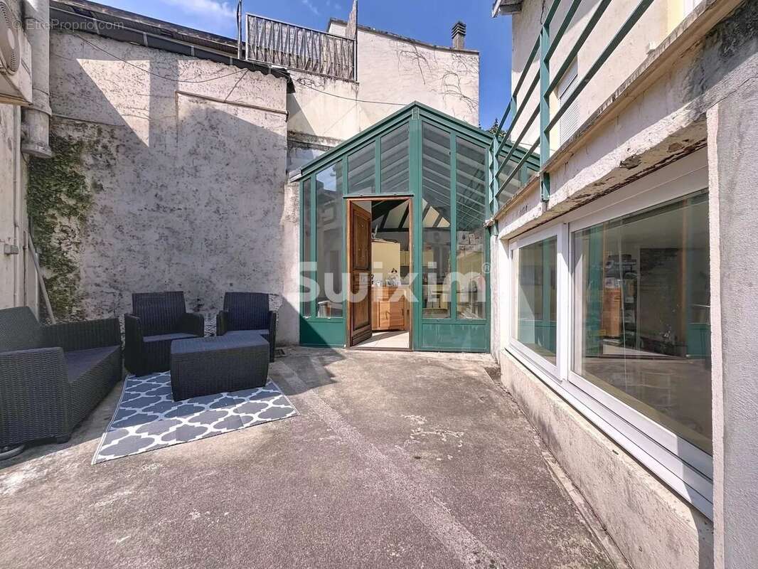 Maison de ville + annexes - photo 10