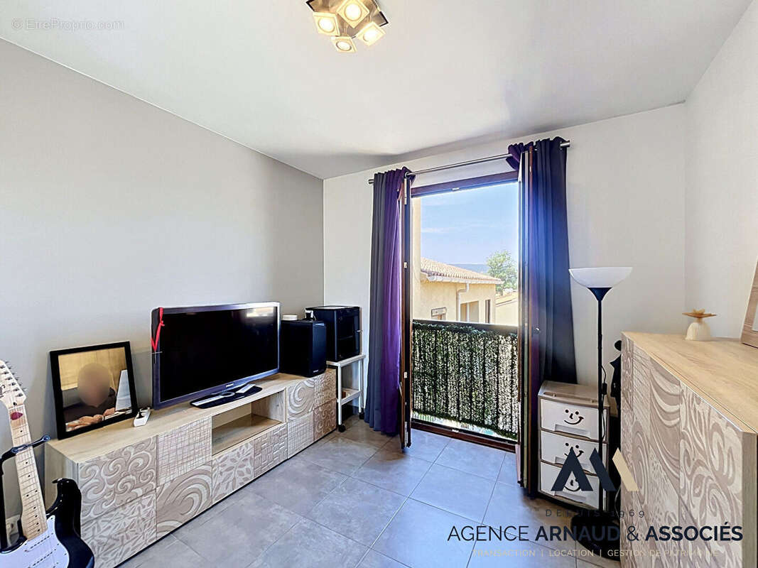 Appartement à SAINT-CYR-SUR-MER