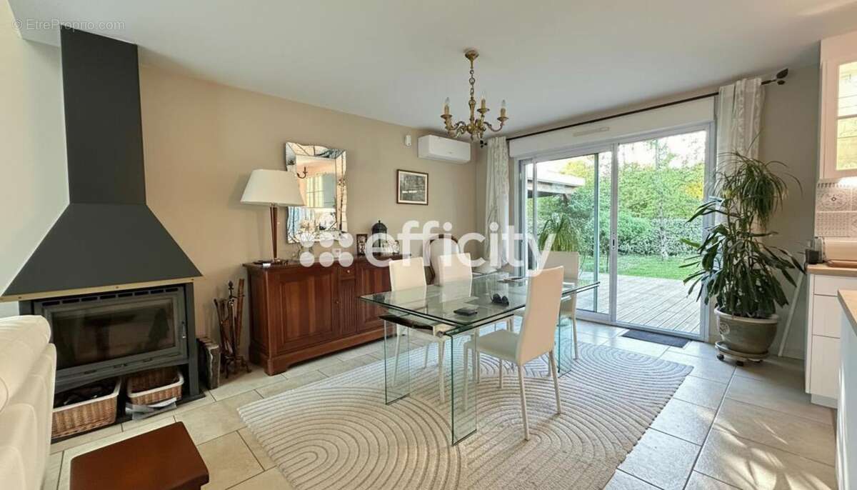 Maison à SAINT-CYR-SUR-LOIRE