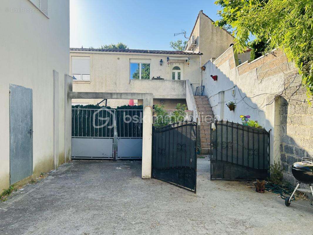 Grand ensemble immobilier de 367 m² avec terrain & Parking - photo 14