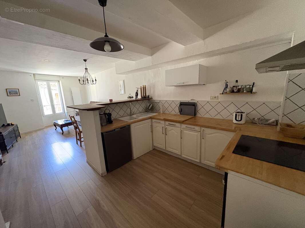 Immeuble composé de deux appartements et d'un garage au coeur de l'Enclave des papes - photo 7