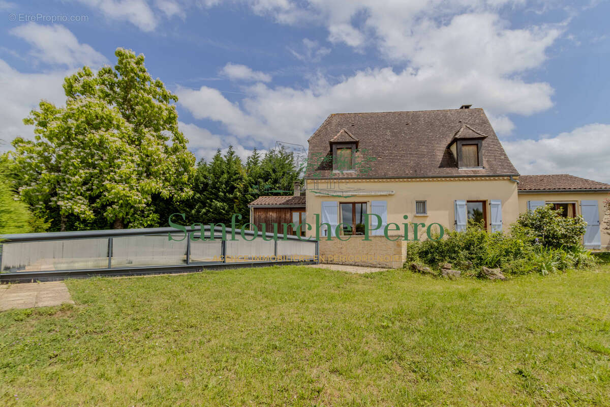 Maison à LA ROQUE-GAGEAC