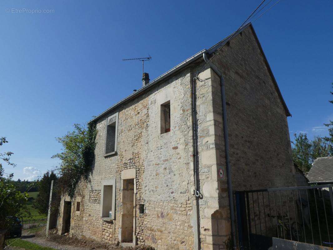 Maison à OUILLY-LE-TESSON