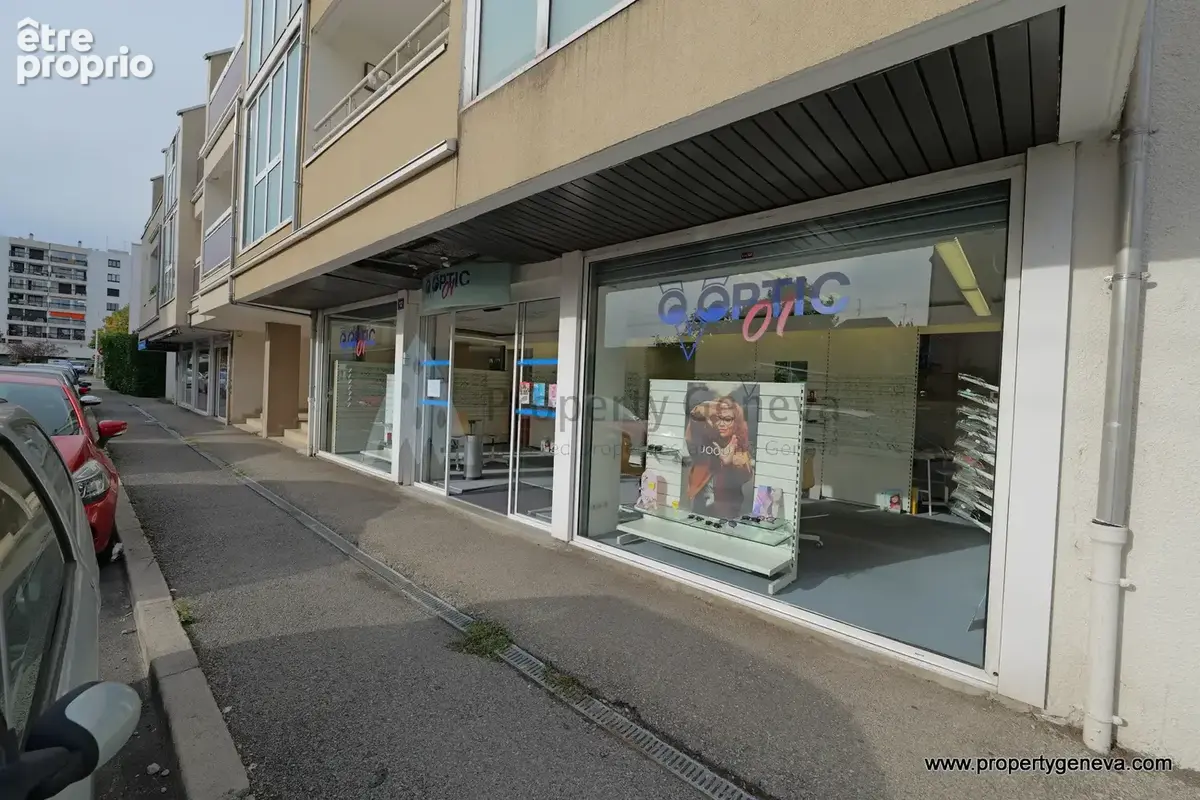 Ferney-voltaire centre   local commercial rénové   disponible immédiatement - photo 11
