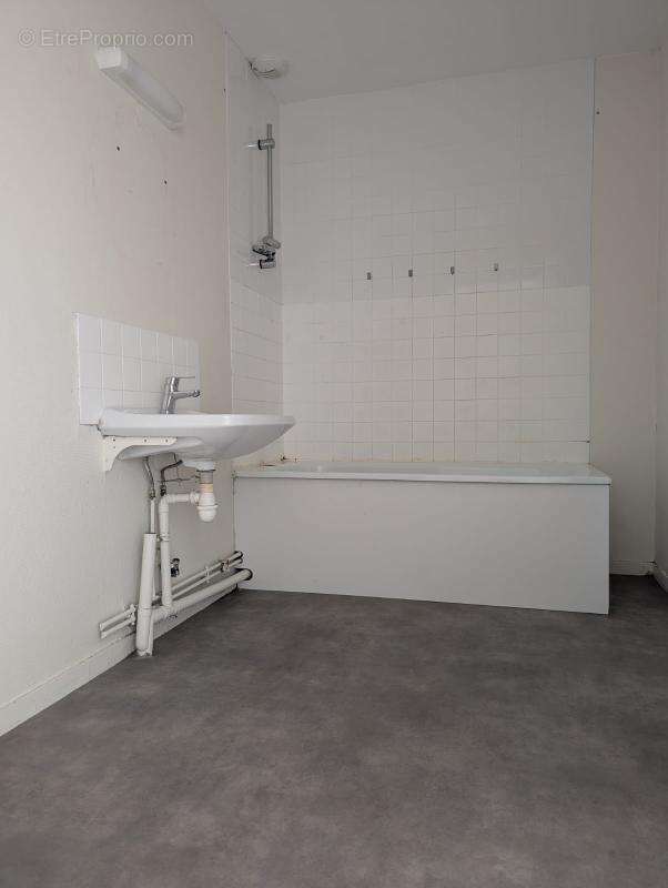 Maison à VALLON-EN-SULLY