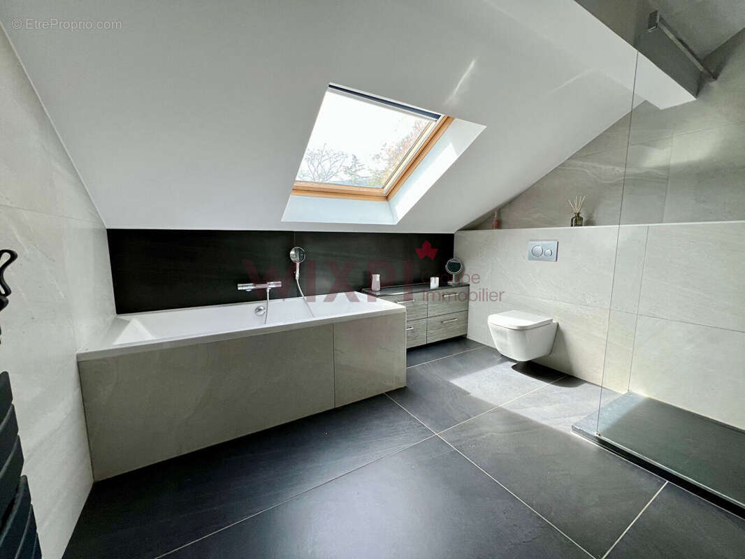 Appartement à SAINT-NAZAIRE-LES-EYMES