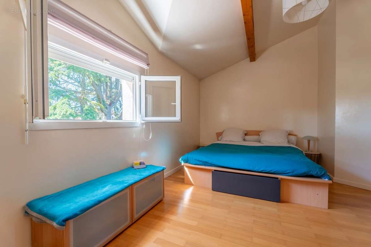 Maison à LA TOUR-DE-SALVAGNY