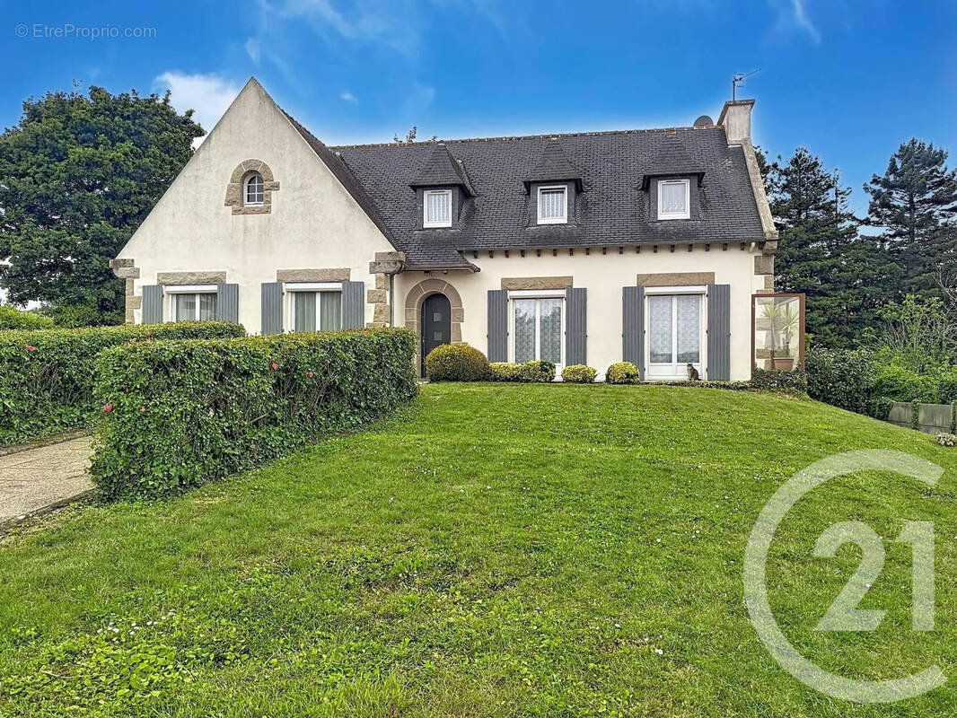 Maison à YFFINIAC