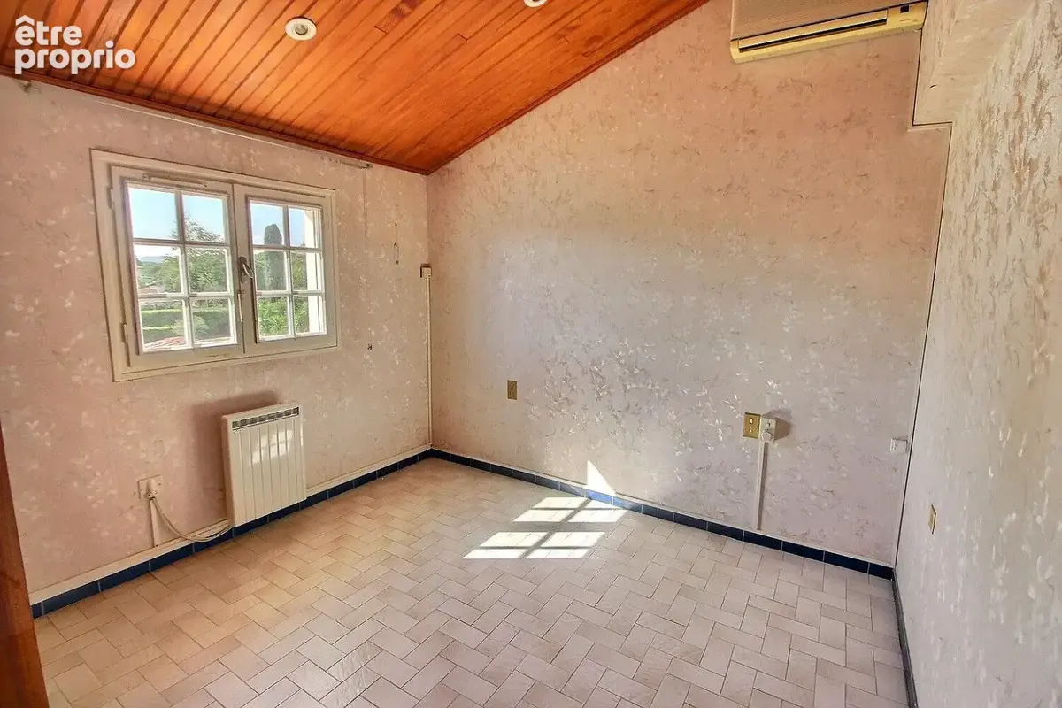 Villa d'architecte des années 75 développant 135 m² sur terrain de 1500 m² - photo 14