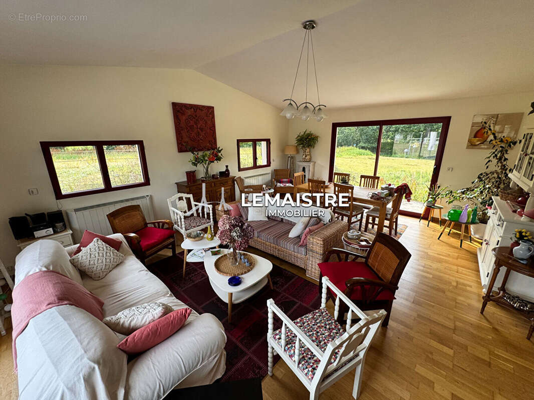 Entre GODERVILLE et TERRES-DE-CAUX - Maison de caractère 159 m² - 4 chambres - 11 000 m² - Dépendances et écuries - photo 6