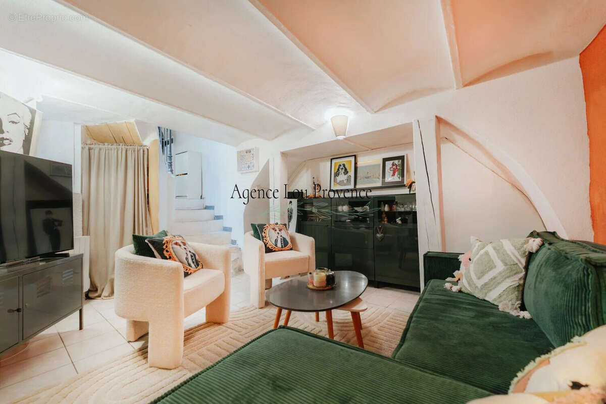Maison 76 m² à Eyguieres  - photo 8