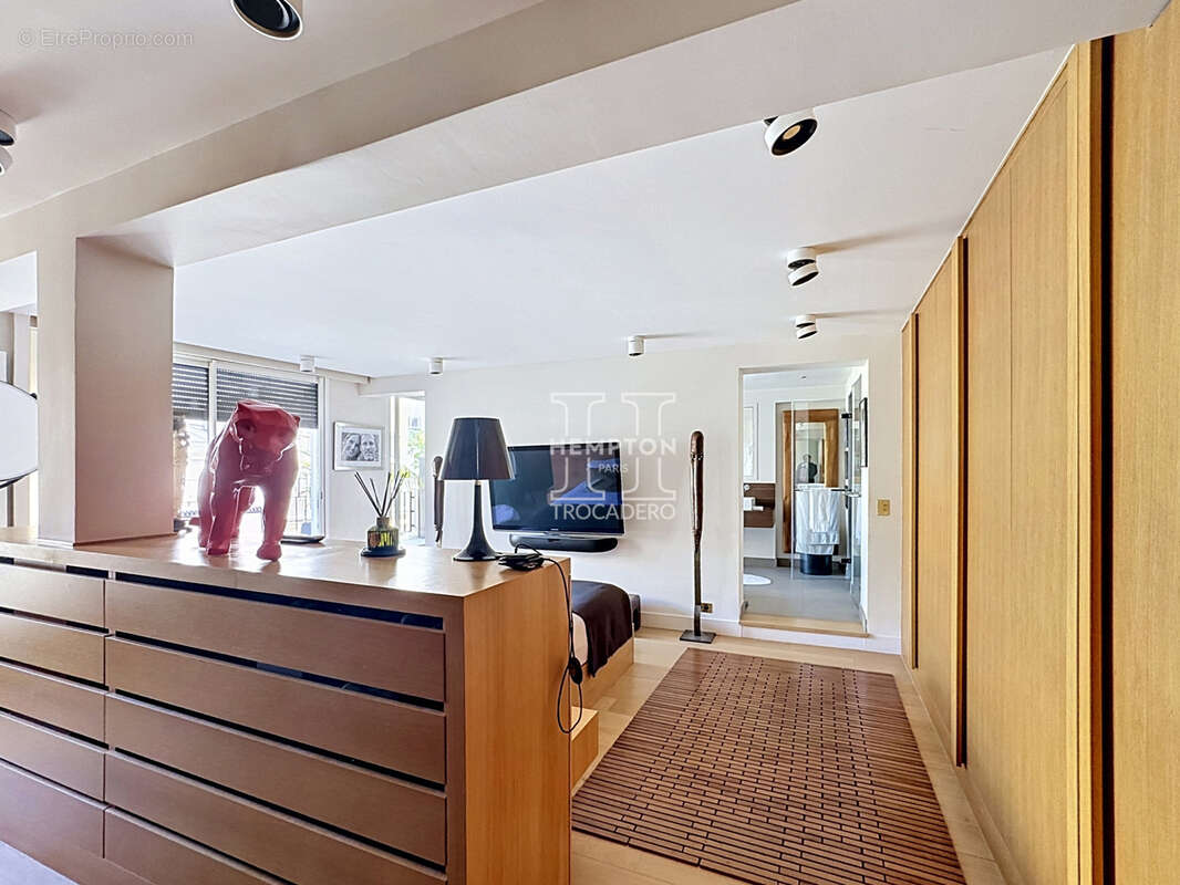 Appartement à PARIS-16E