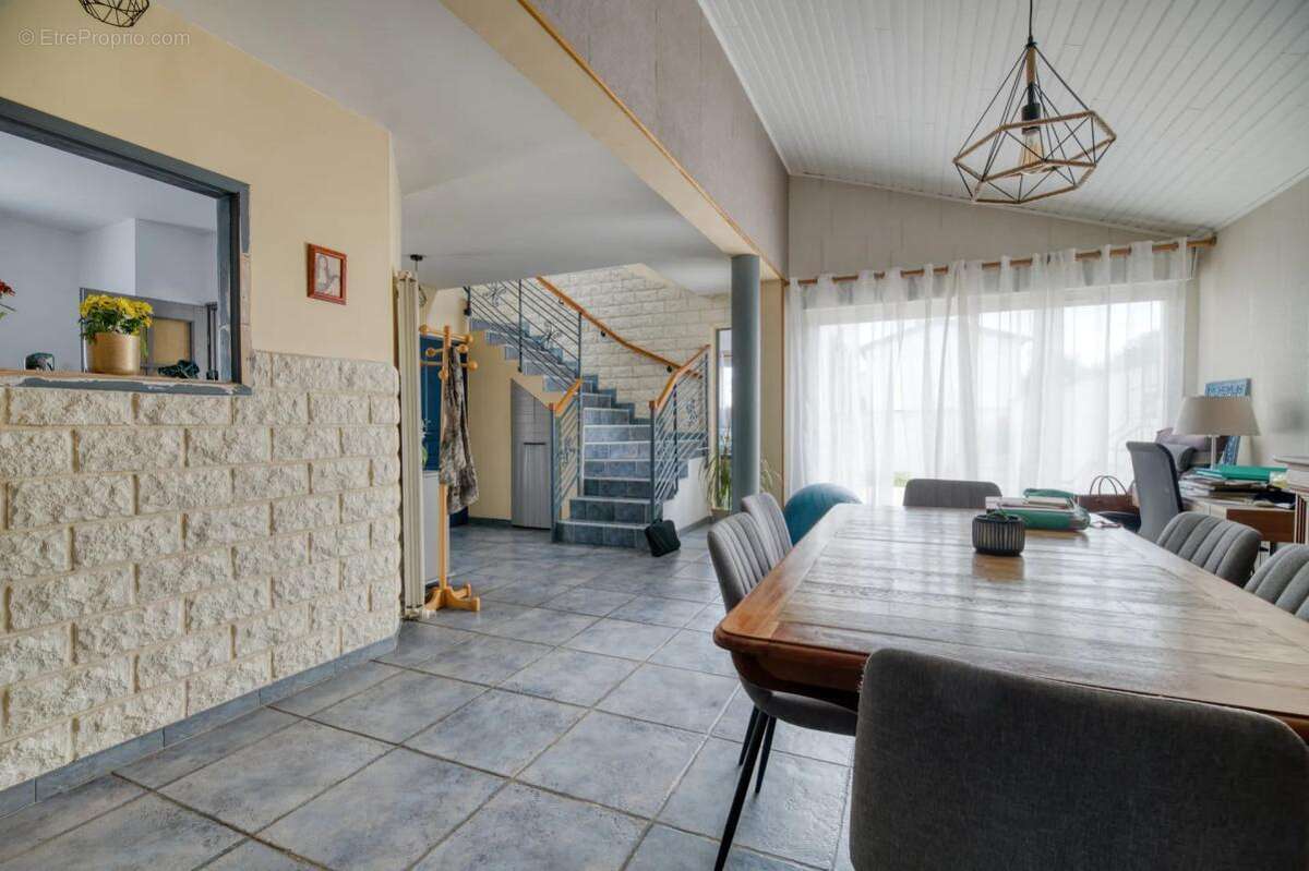 Maison de 6 pièces de 220 m² à Cugnaux - photo 3