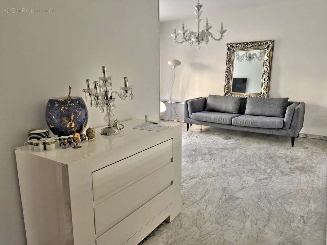 Studio 40 m² repensé avec vraie chambre – Nice - photo 3