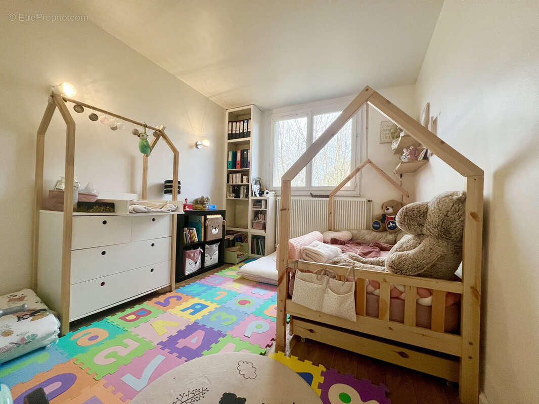 Appartement à NEAUPHLE-LE-CHATEAU