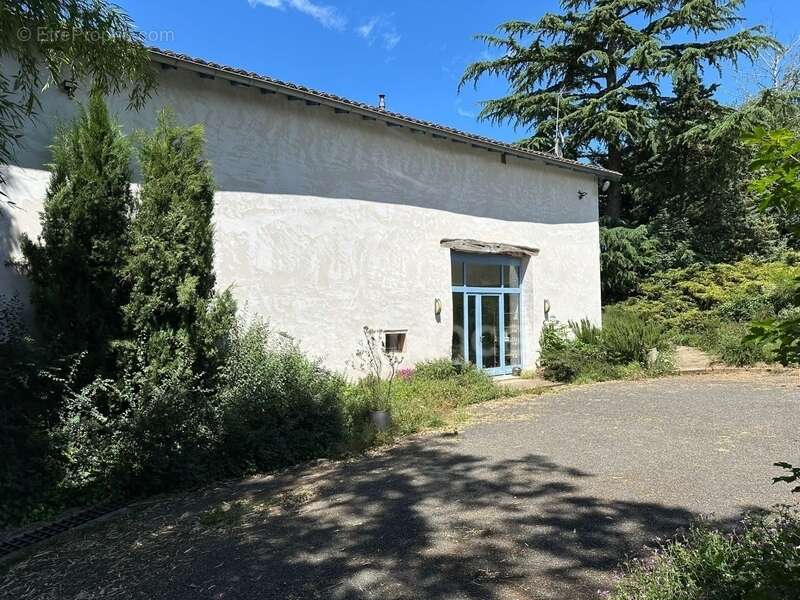 Corps de ferme rénové à vendre 9 pièces 297 m² avec 5 000 m² de terrain SAINT CLEMENT LES PLACES (69) - photo 6