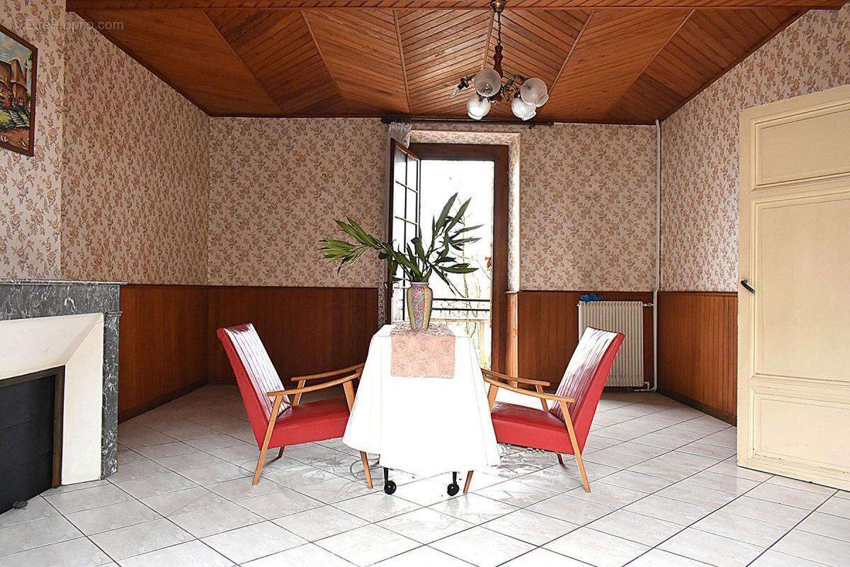 Maison à MONBAHUS
