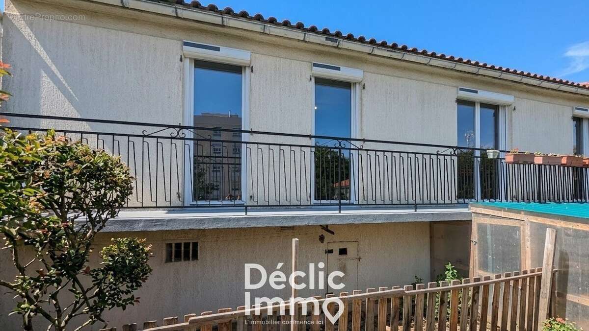 Pavillon 107m² Ruelle sur Touvre - photo 2