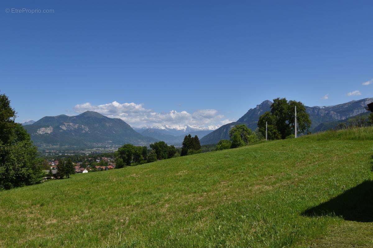 Maison à LA ROCHE-SUR-FORON