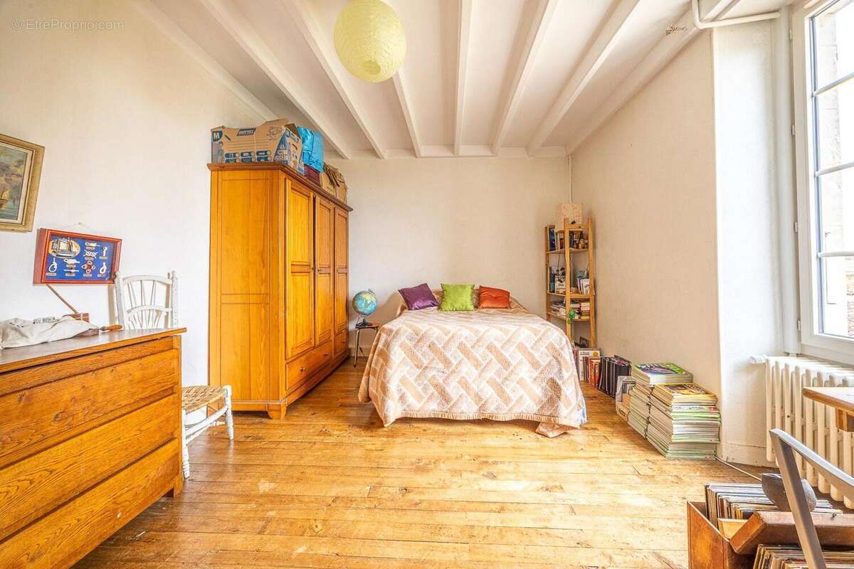 Maison 220 m² à Chauray  - photo 9