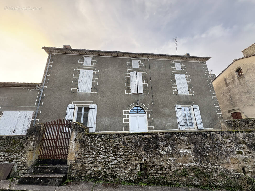 Maison à BIEUJAC