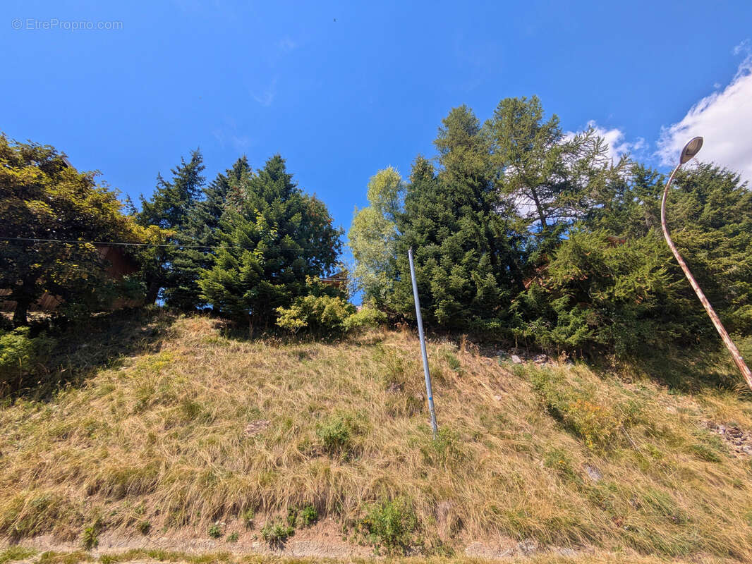Terrain constructible et viabilisé 450 m2 Station Merlette - photo 6