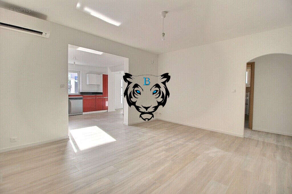 Maison à ROQUEBRUNE-SUR-ARGENS