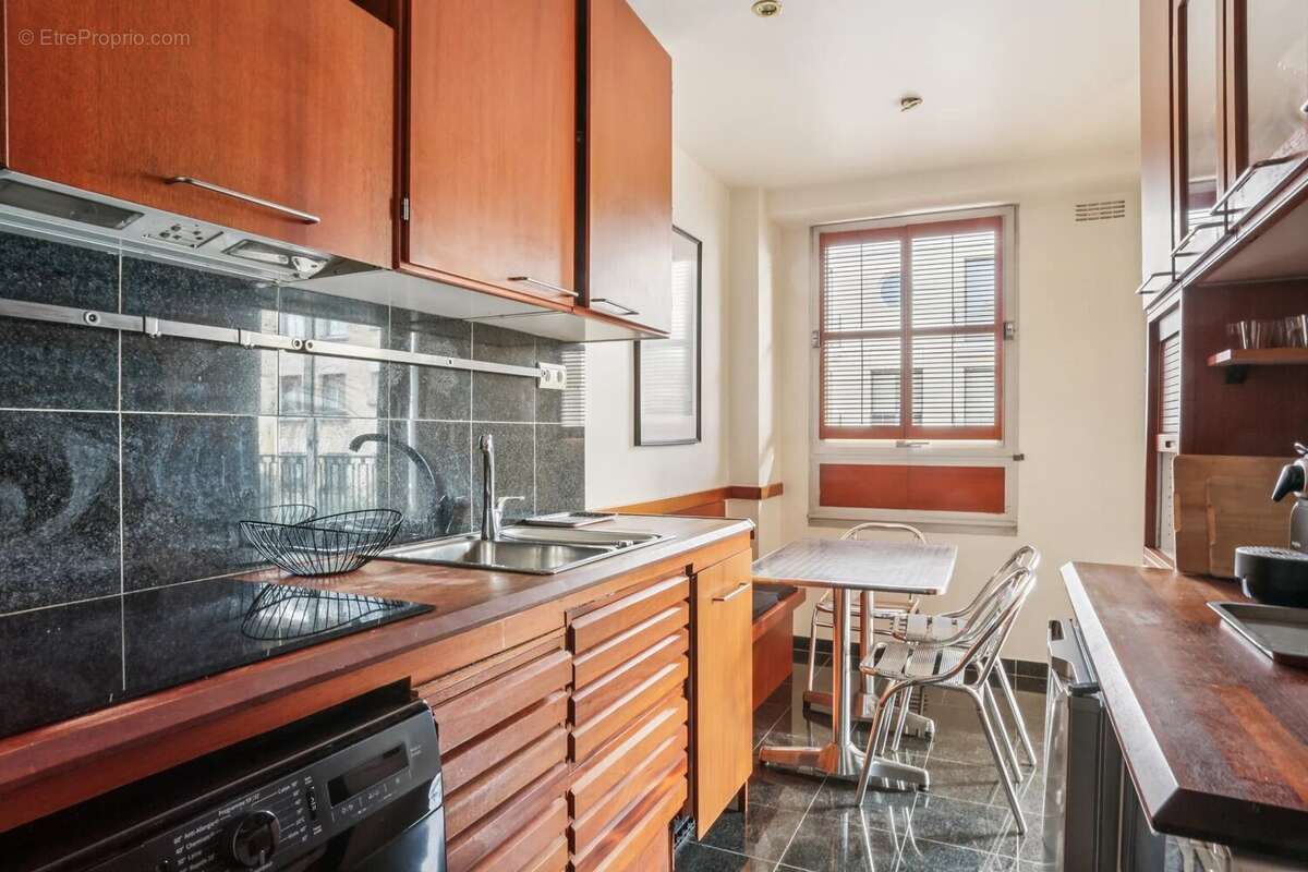 Appartement à NEUILLY-SUR-SEINE