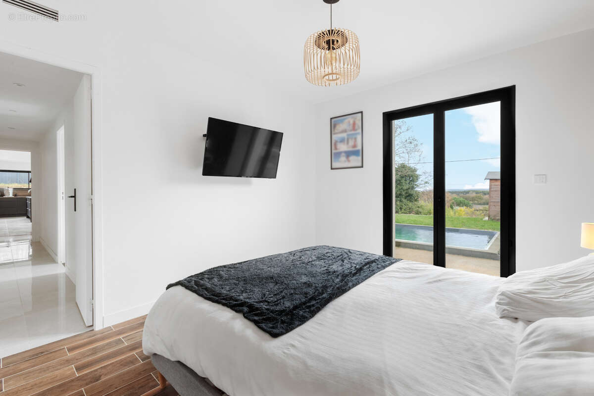 Maison à SAINT-CLAR-DE-RIVIERE