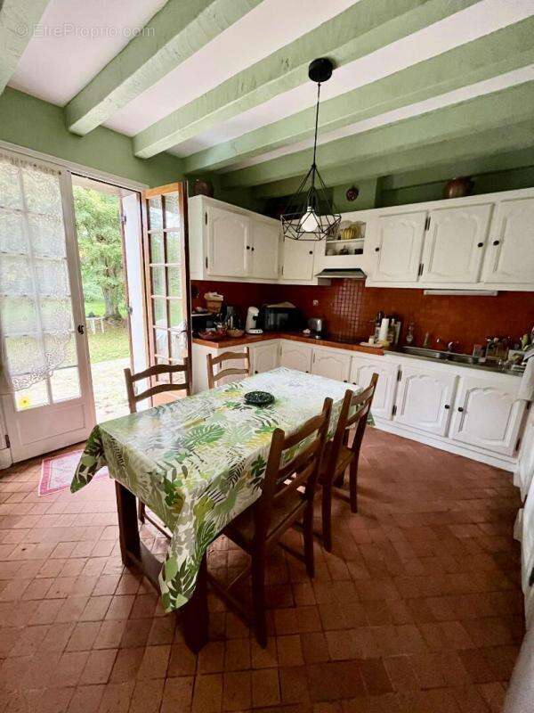 Maison à NOTRE-DAME-DE-SANILHAC