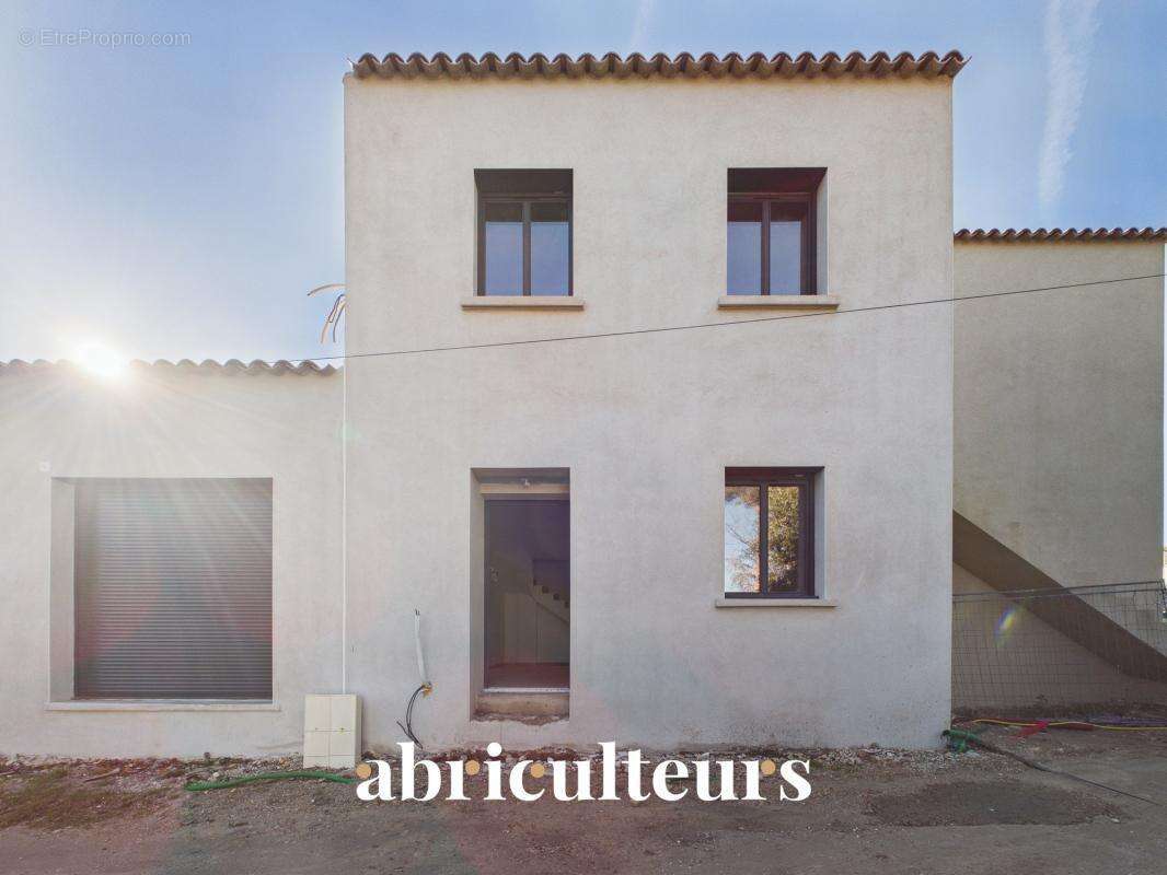 Maison de village rénovée, toutes commodités à pied en vente à Lambesc (13410) - photo 25