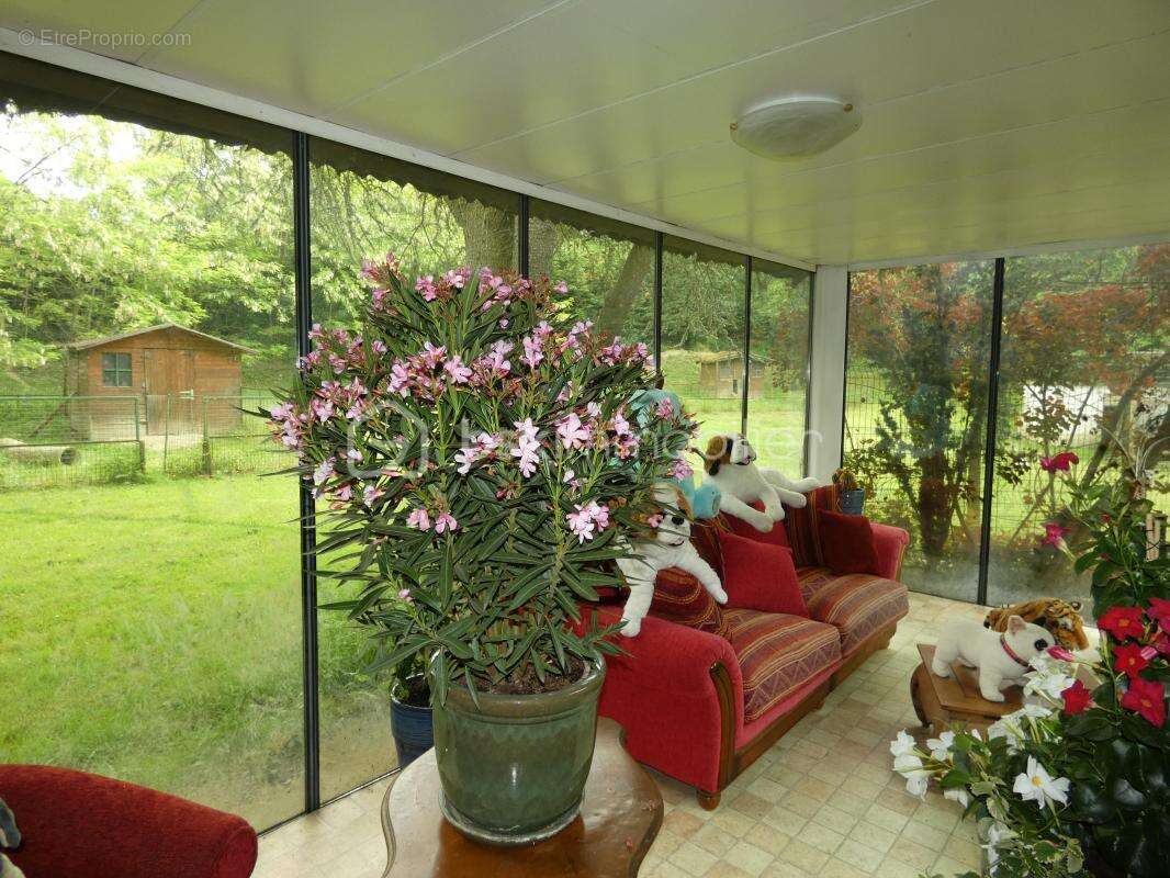 Maison à CHAZELLES-SUR-LYON