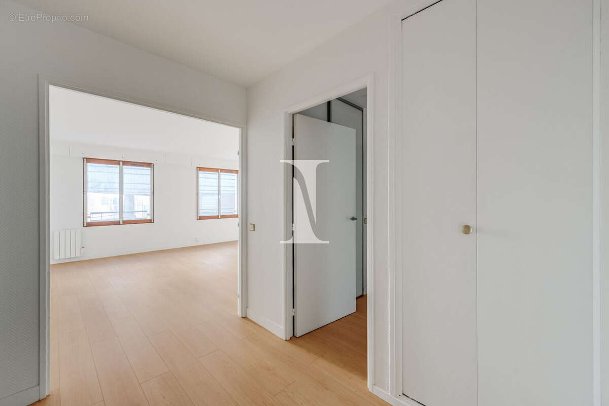 Appartement à PARIS-14E