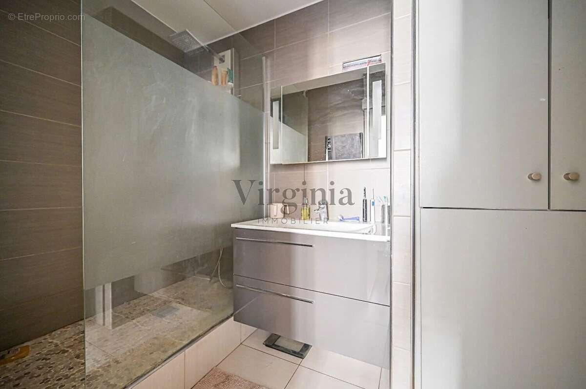 Appartement à CHARENTON-LE-PONT