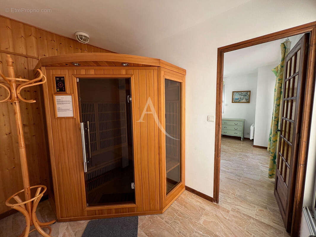 Maison Saint Vincent Sur Jard 9 pièce(s) 204 m2 - photo 10