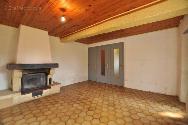 Maison à LAPEYROUSE-MORNAY