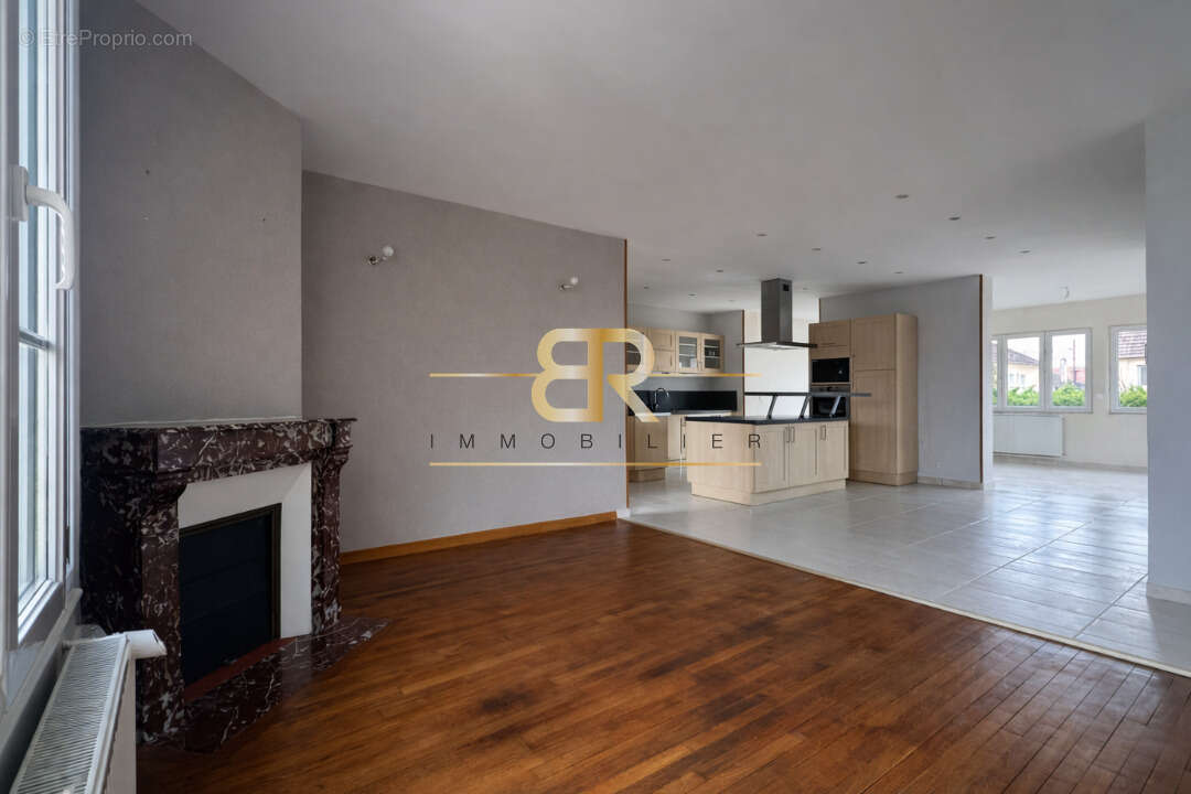 Maison à PONTAULT-COMBAULT