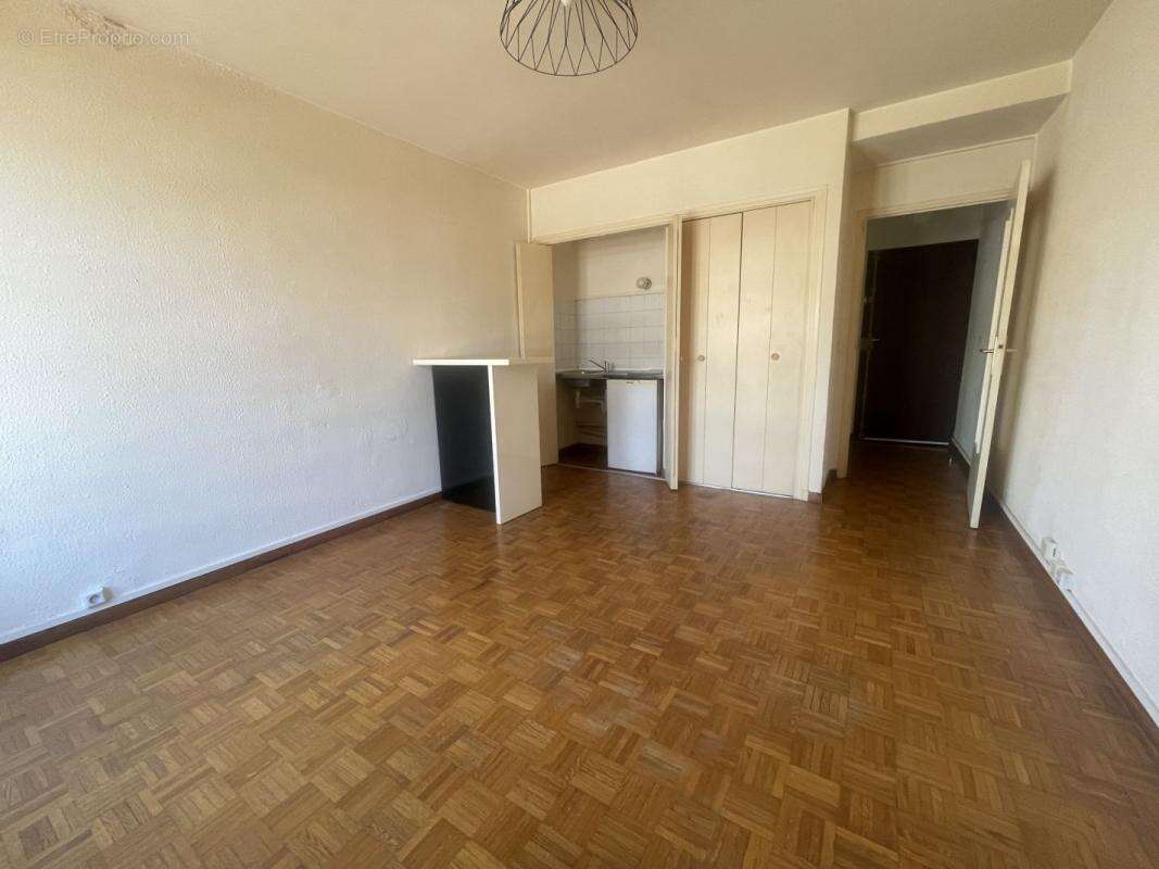 Appartement à MARSEILLE-4E