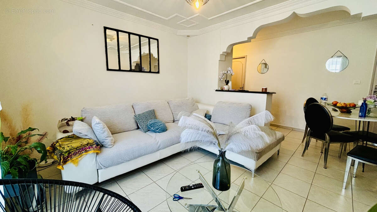 Appartement à LE REVEST-LES-EAUX