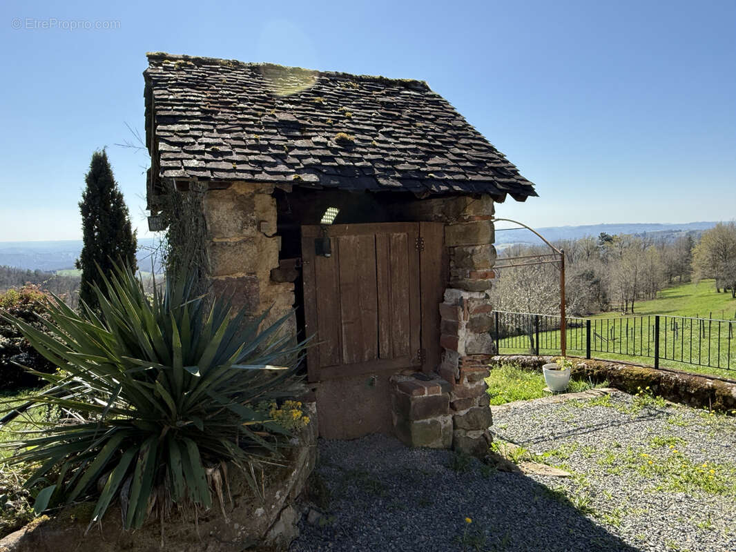 Propriete avec dependances et 11 ha de terrain - photo 20