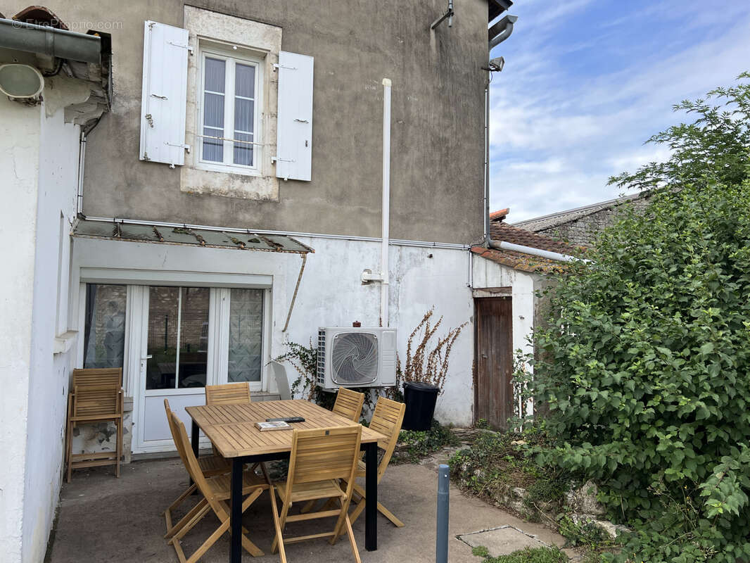 Maison à NALLIERS