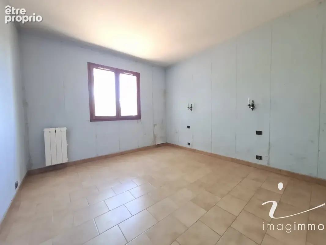 A SAISIR : Rare, au calme, maison de plain pied de type 5 avec garage de 39 m2 sur une parcelle d'environ 1 00 - photo 12