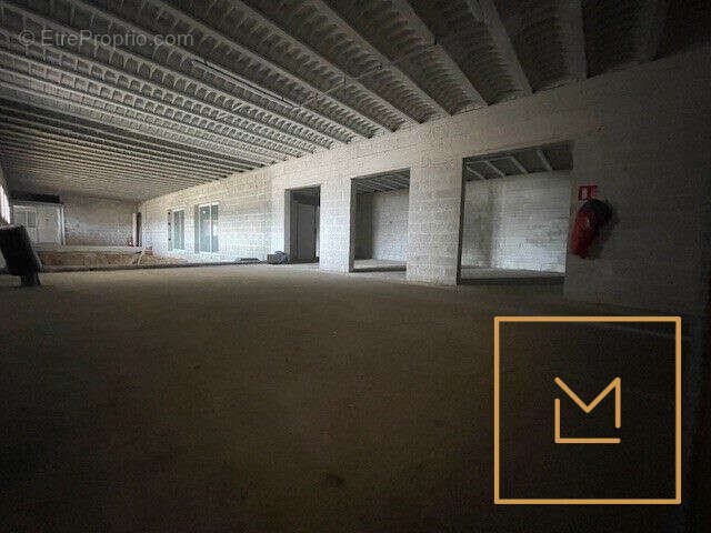 Commerce à PONT-L&#039;EVEQUE